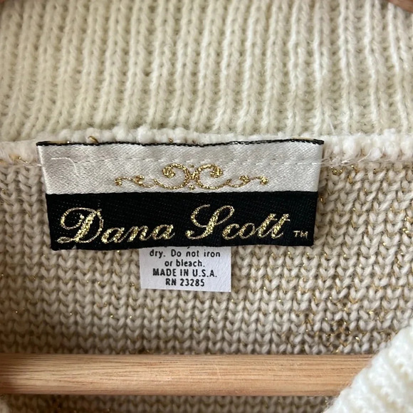 Vintage Dana Scott Like New Cream Sweater with Gold Rose Pattern. Size L - Picture 2 of 12
